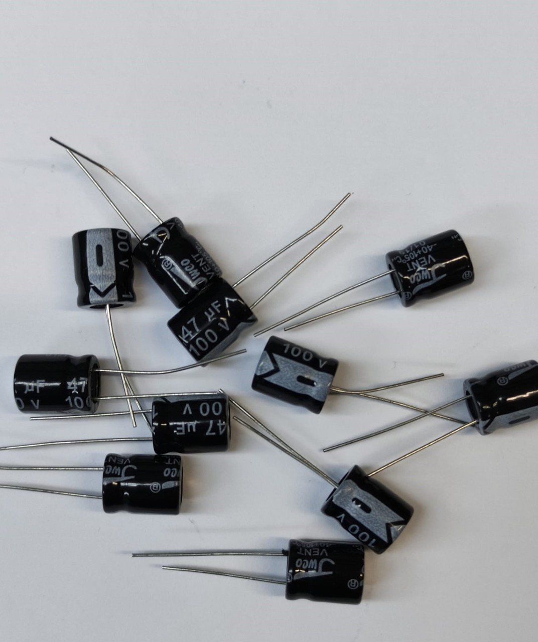 47UF 100V   105C 10X13   ELEKTROLİTİK ALÜMİNYUM KONDANSATÖR