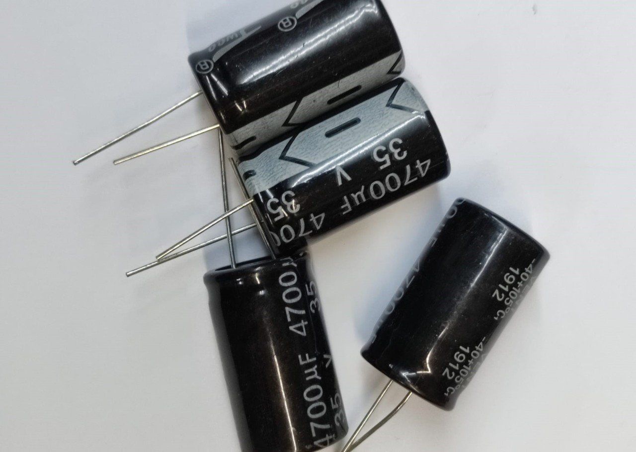 4700UF 35V 105C 18X30 Elektrolitik Alüminyum Kondansatör - 10 ADET