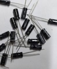 4.7UF 250V 105C ELEKTROLİTİK ALÜMİNYUM KONDANSATÖR