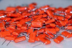 10 ADET - 1NF 400V R:5MM DAMLA TİPİ  POLYESTER KONDANSATÖR